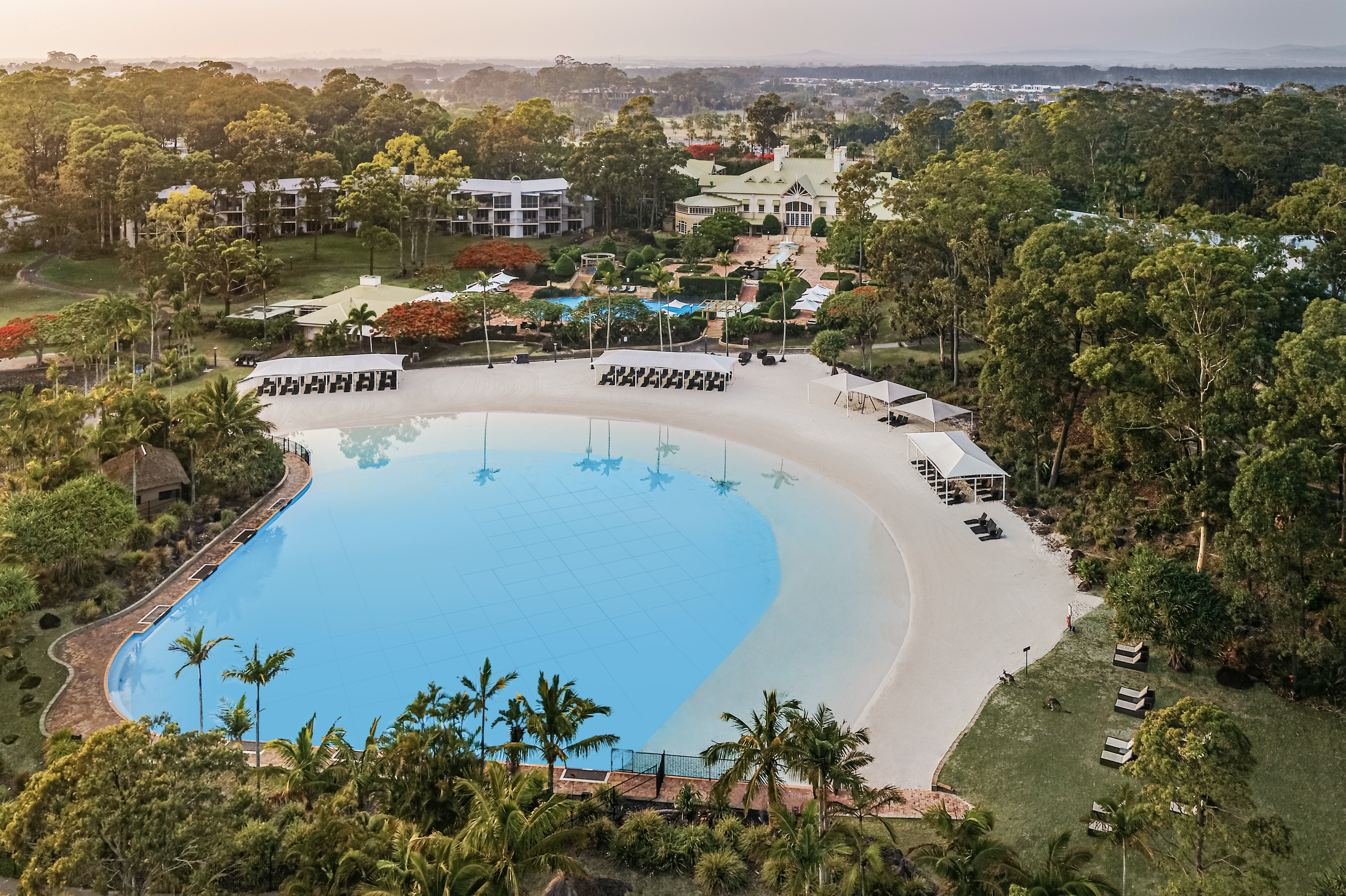 Visiting crews enjoy VIP access to the nearby InterContinental Sanctuary Cove Resort 5-star facilities (including spa, gymnasium, tennis courts, swimming pools and a championship golf course).
